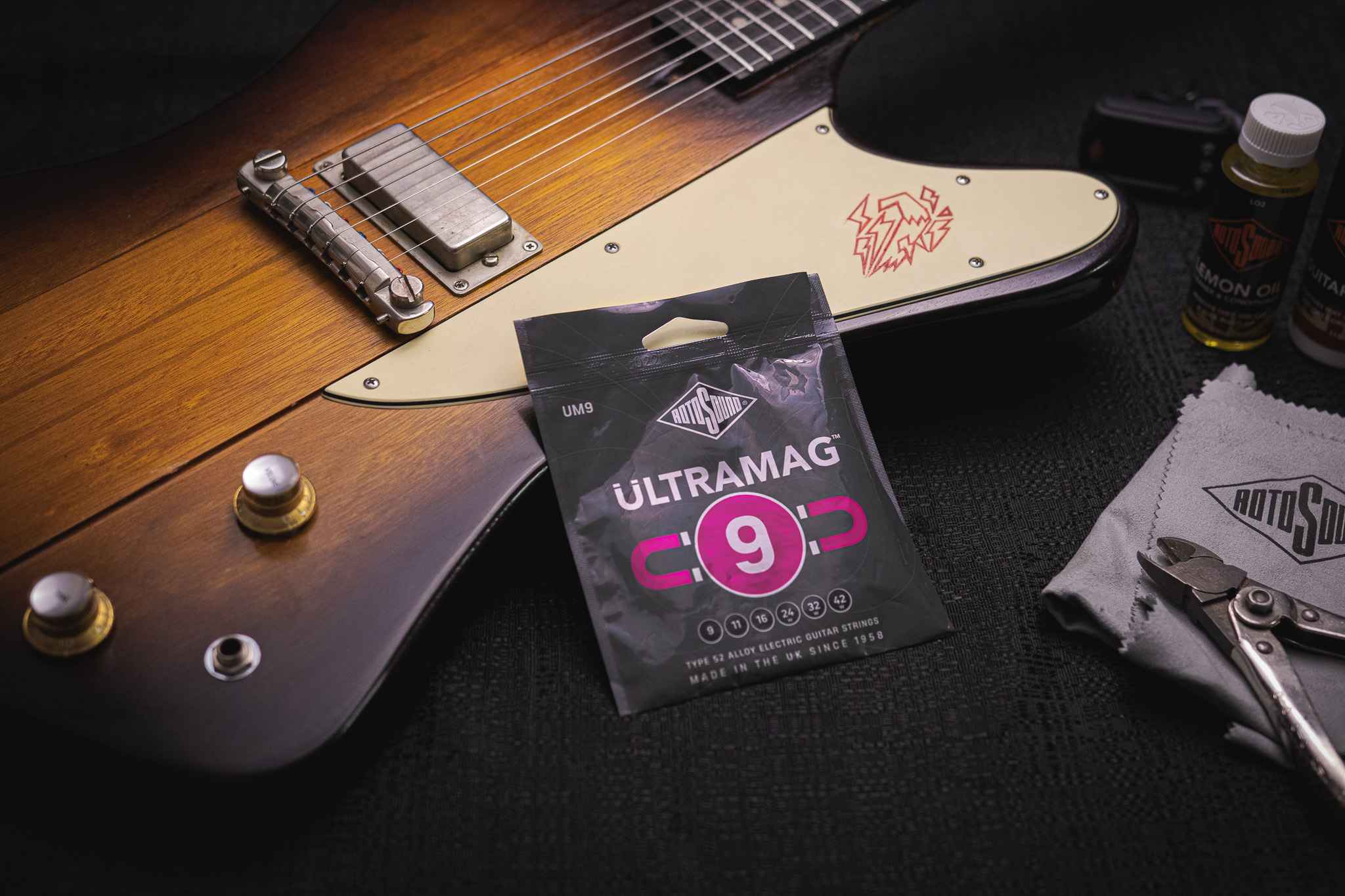 Rotosound Ultramag UM9 on Gibson Firebird guitar